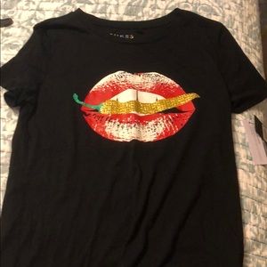 GUESS SPICY LIPS TEE